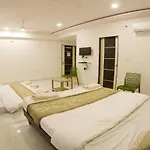Hotel Hilltop