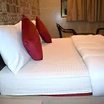 Hotel Kansar Palace By Sky Stays