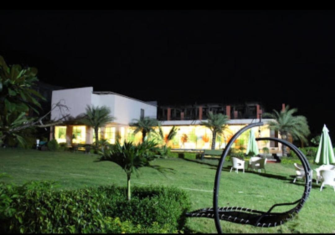 Strawberry Hills 3* Saputara