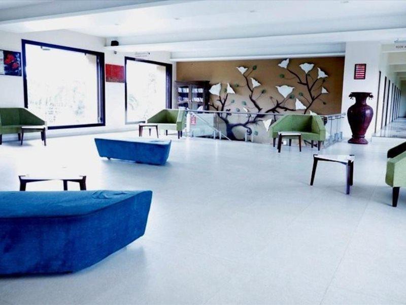 Aakar Lords Hotel 3*