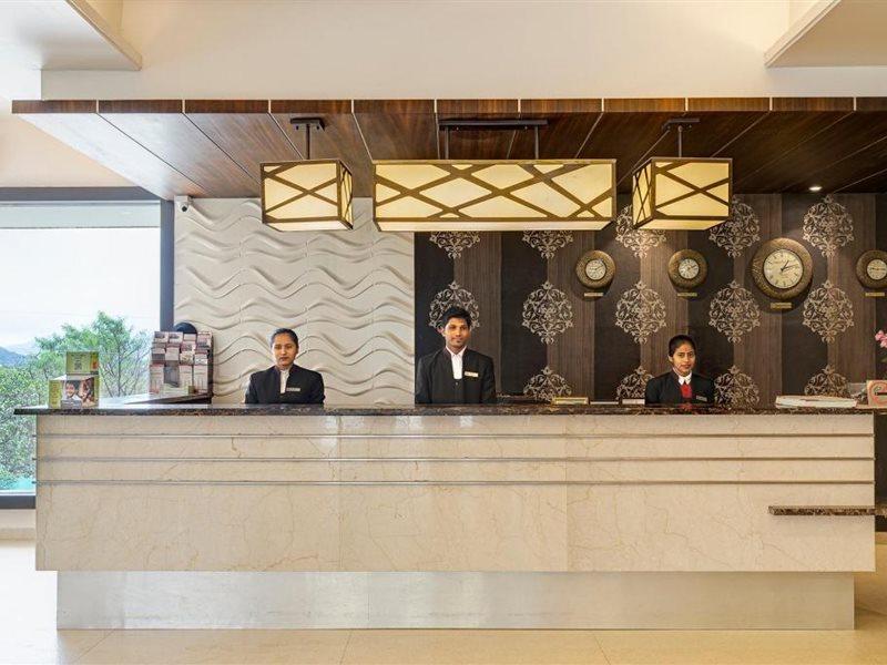 Aakar Lords Hotel 3*
