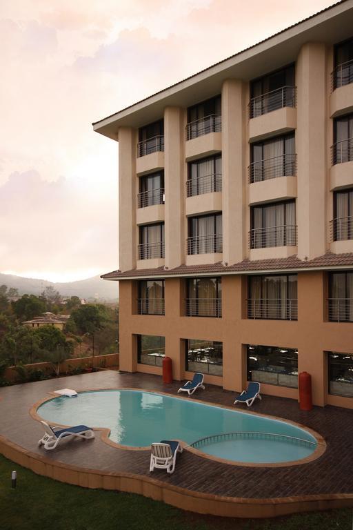Aakar Lords Hotel 3*