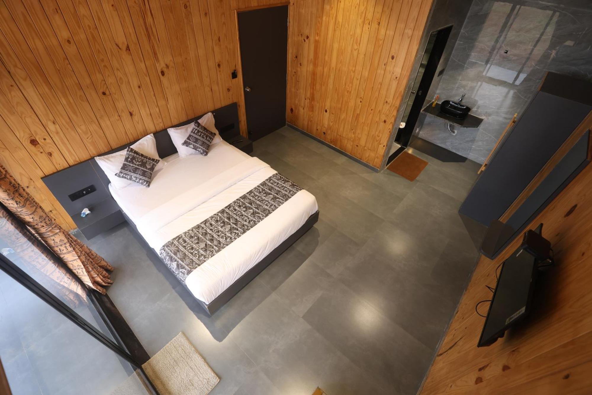 Shreephal Luxurious Resort- In 3*