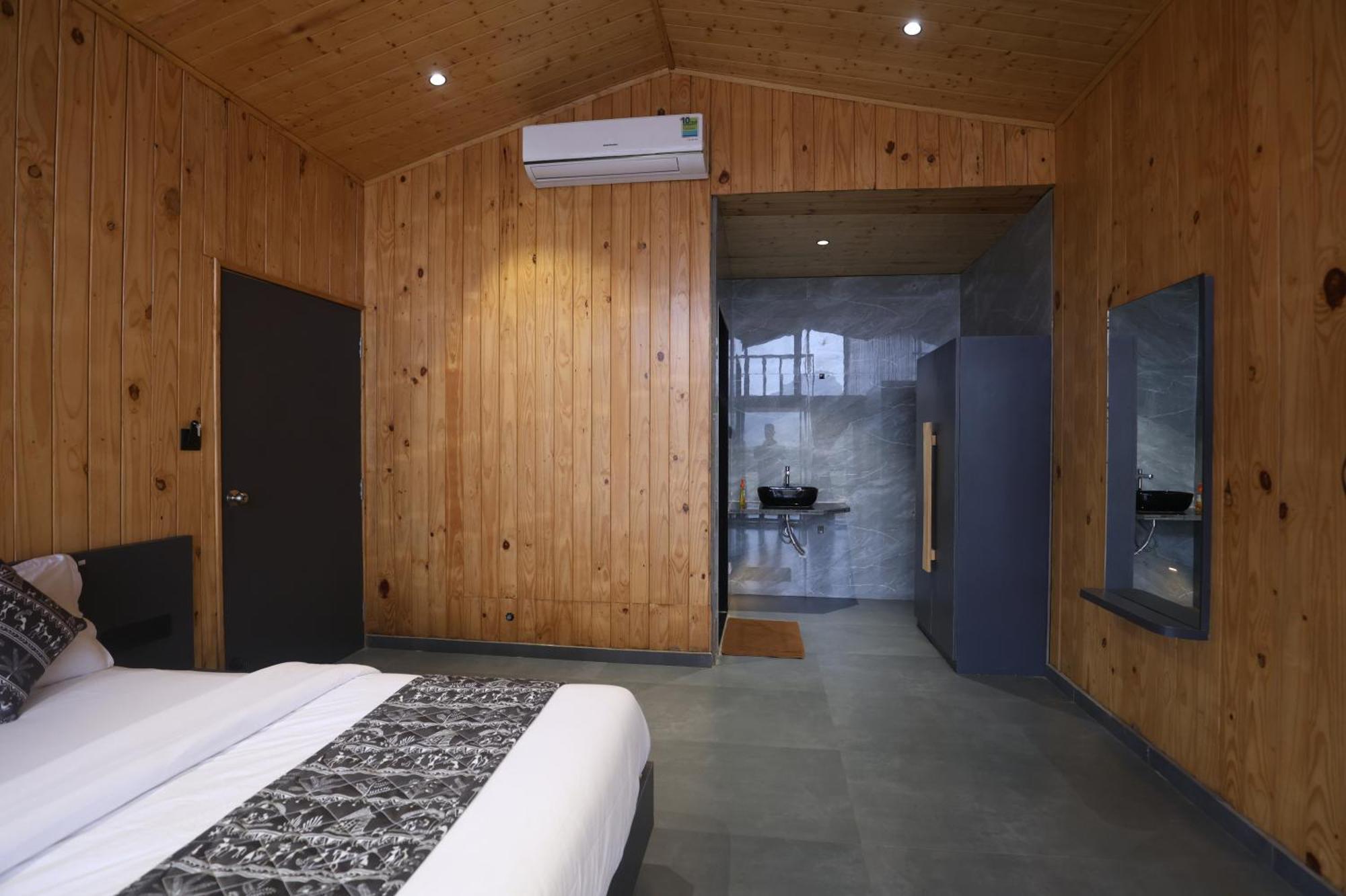 Shreephal Luxurious Resort- In 3* Saputara