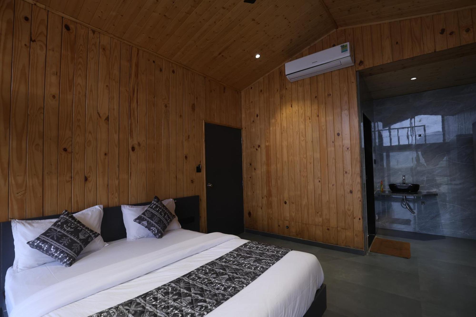 Shreephal Luxurious Resort- In 3* Saputara