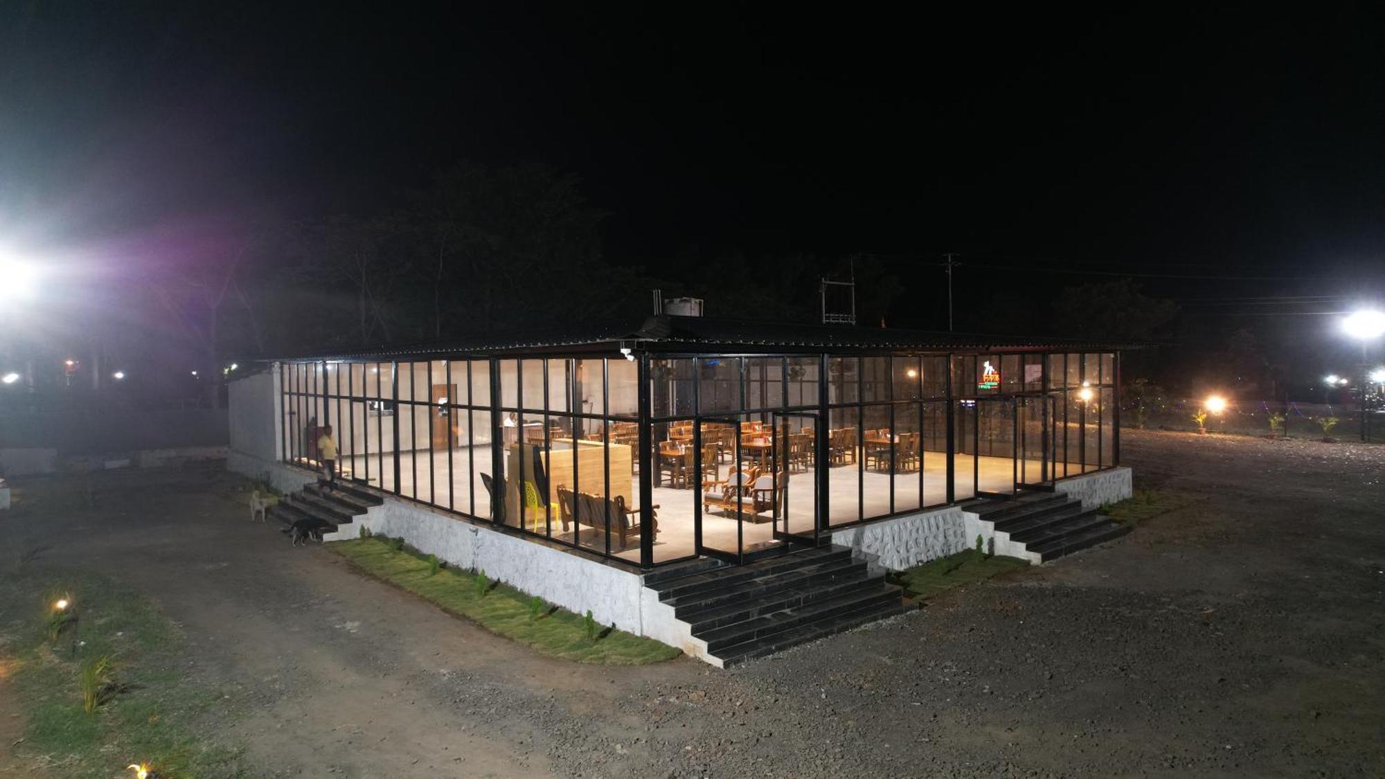 Resort Shreephal Luxurious Resort- In Saputara