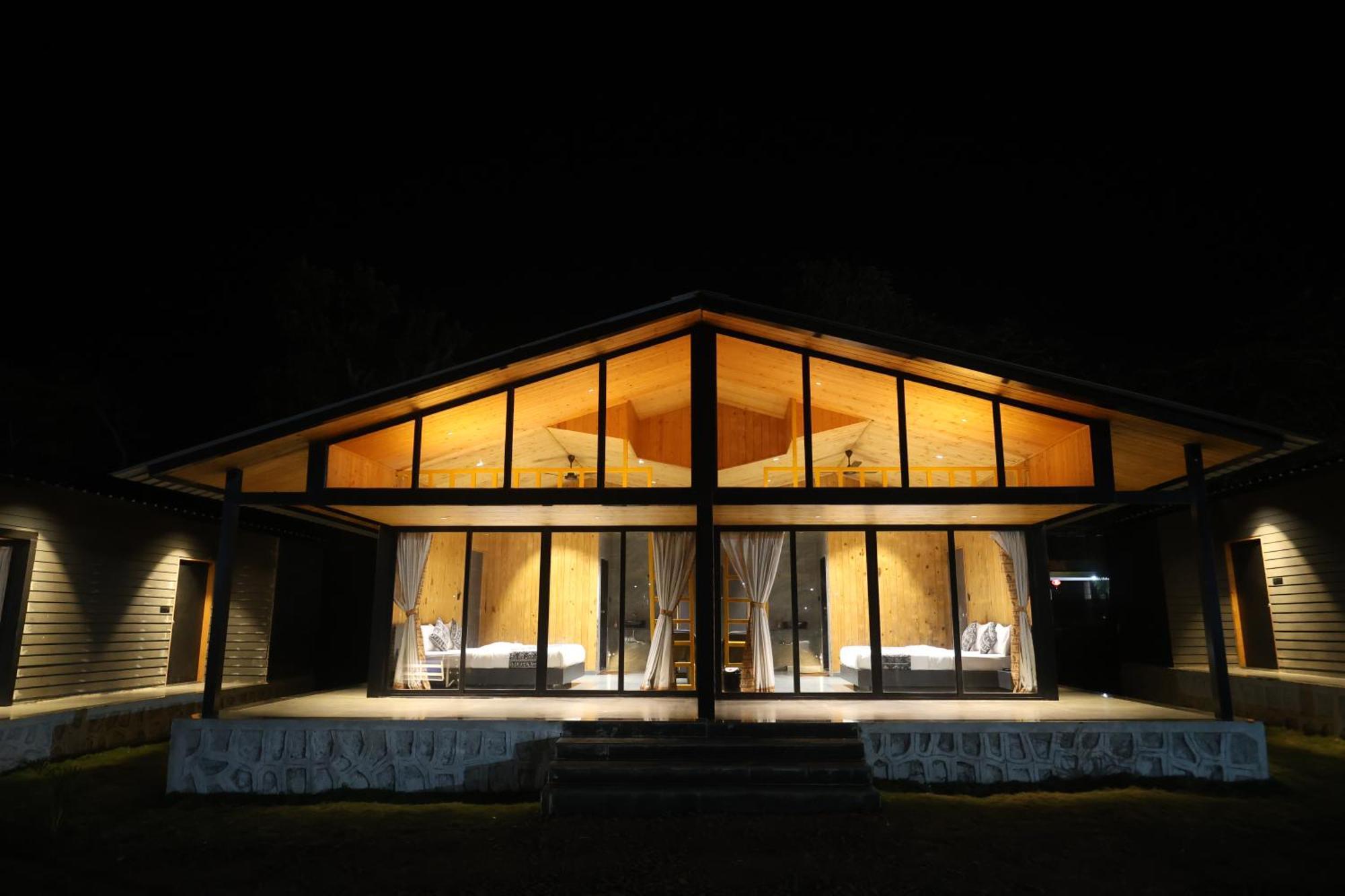 Resort Shreephal Luxurious Resort- In Saputara