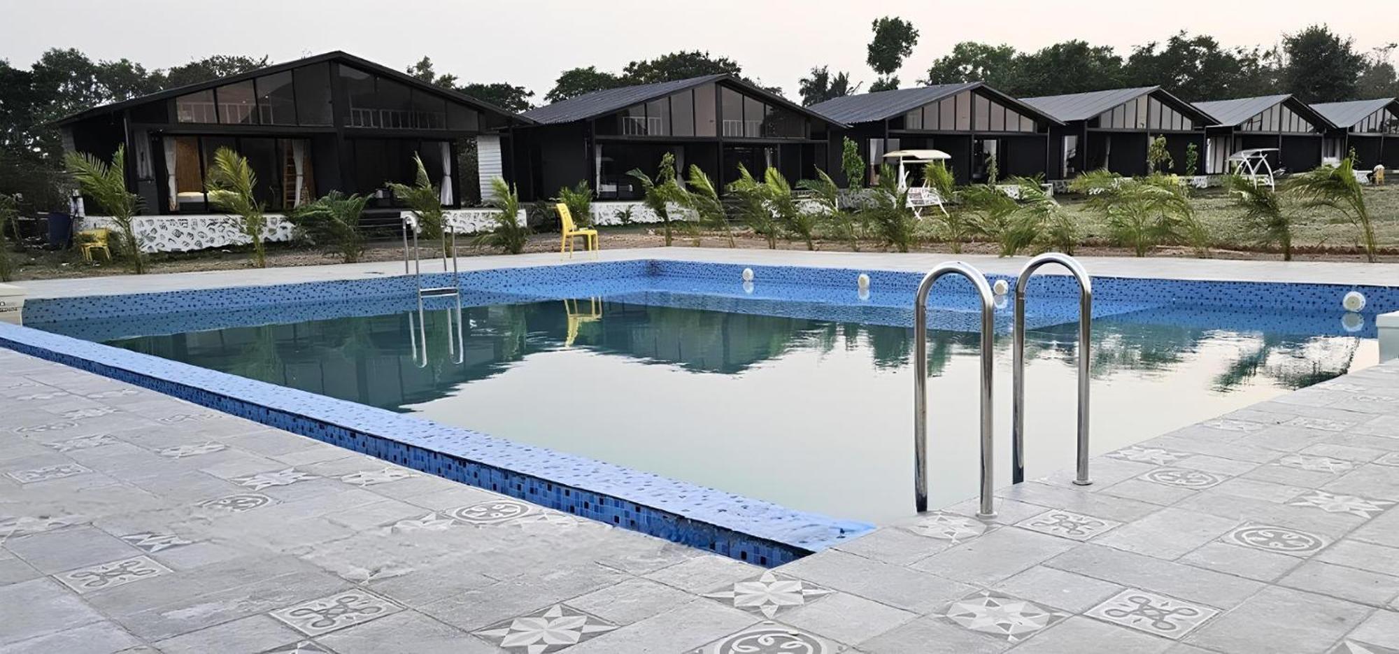 Shreephal Luxurious Resort- In 3*