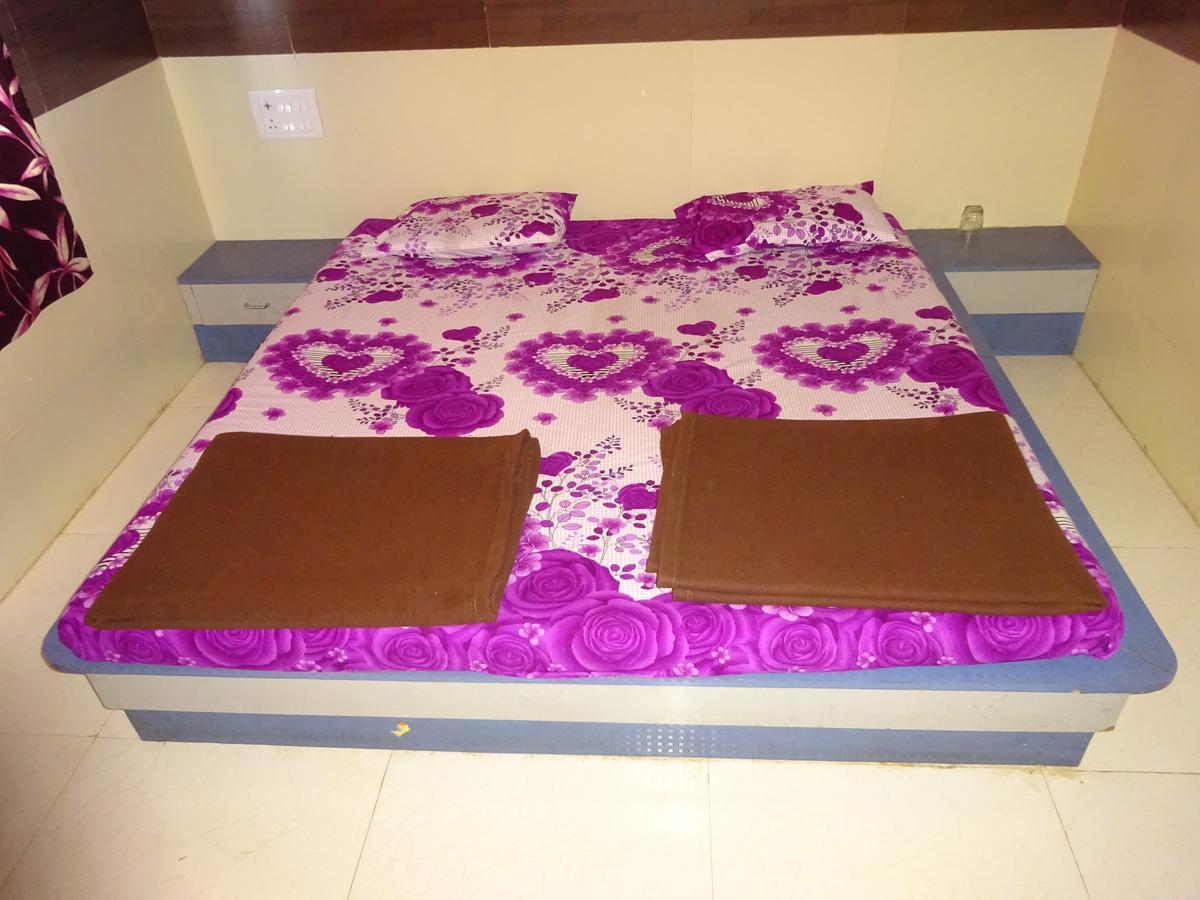 Hotel Sai Leela 2*