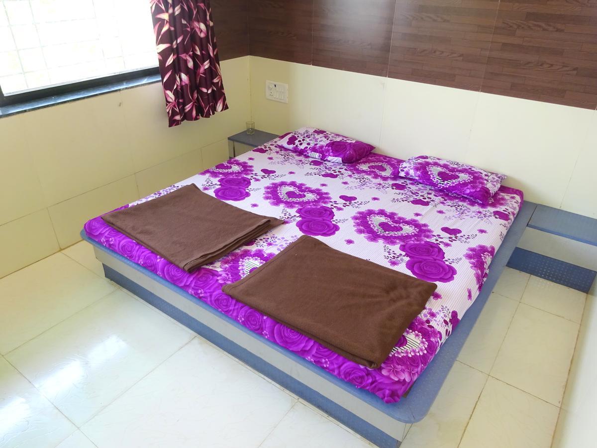 Hotel Sai Leela 2*