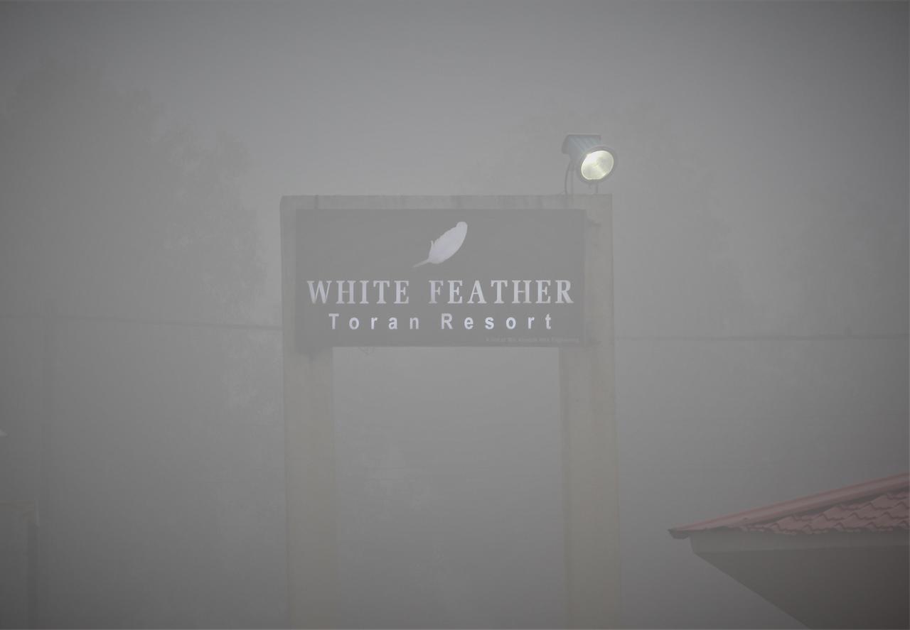 White Feather Toran Saputara