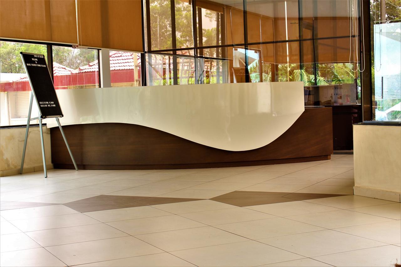 Hotel White Feather Toran