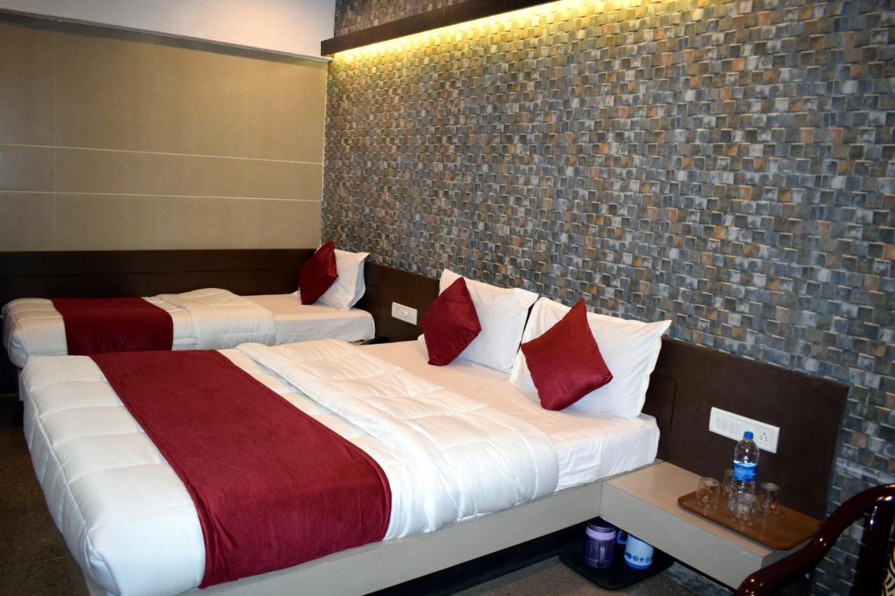 Hotel Kansar Palace By Sky Stays 3*