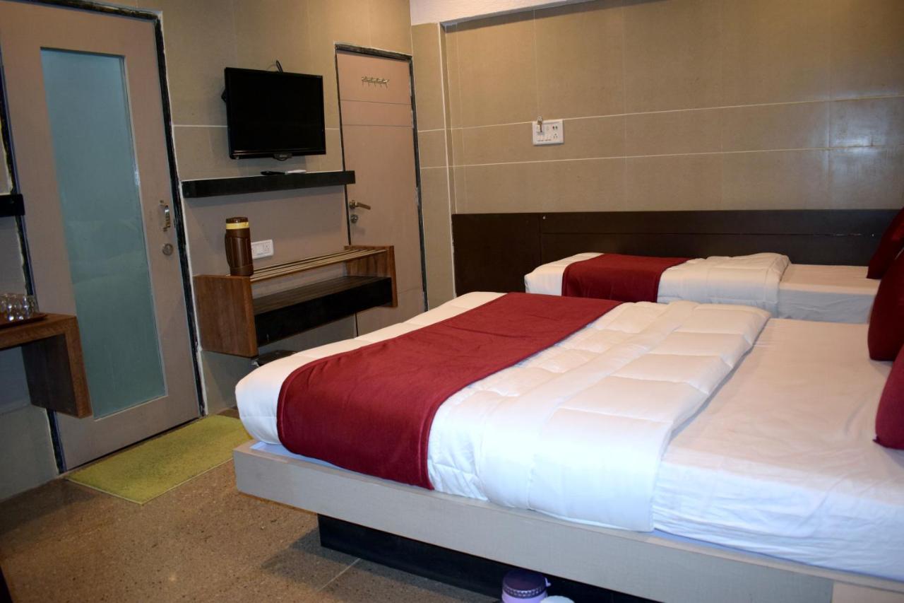 Hotel Kansar Palace By Sky Stays 3*
