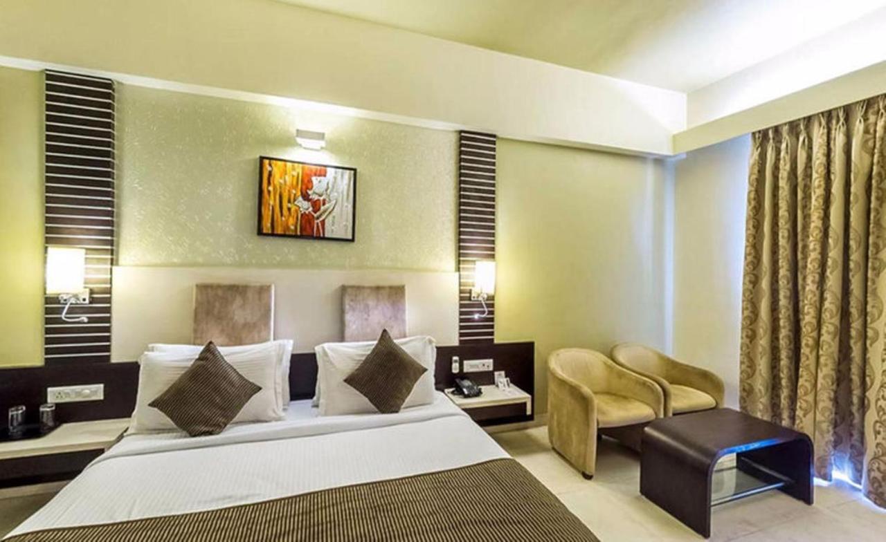 Aakar Lords Hotel 3*