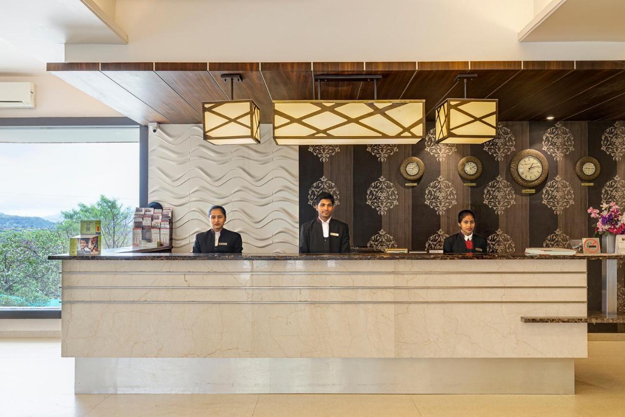 Aakar Lords Hotel 3*