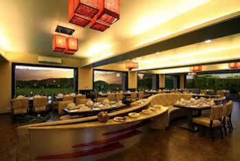 Aakar Lords Hotel 3*
