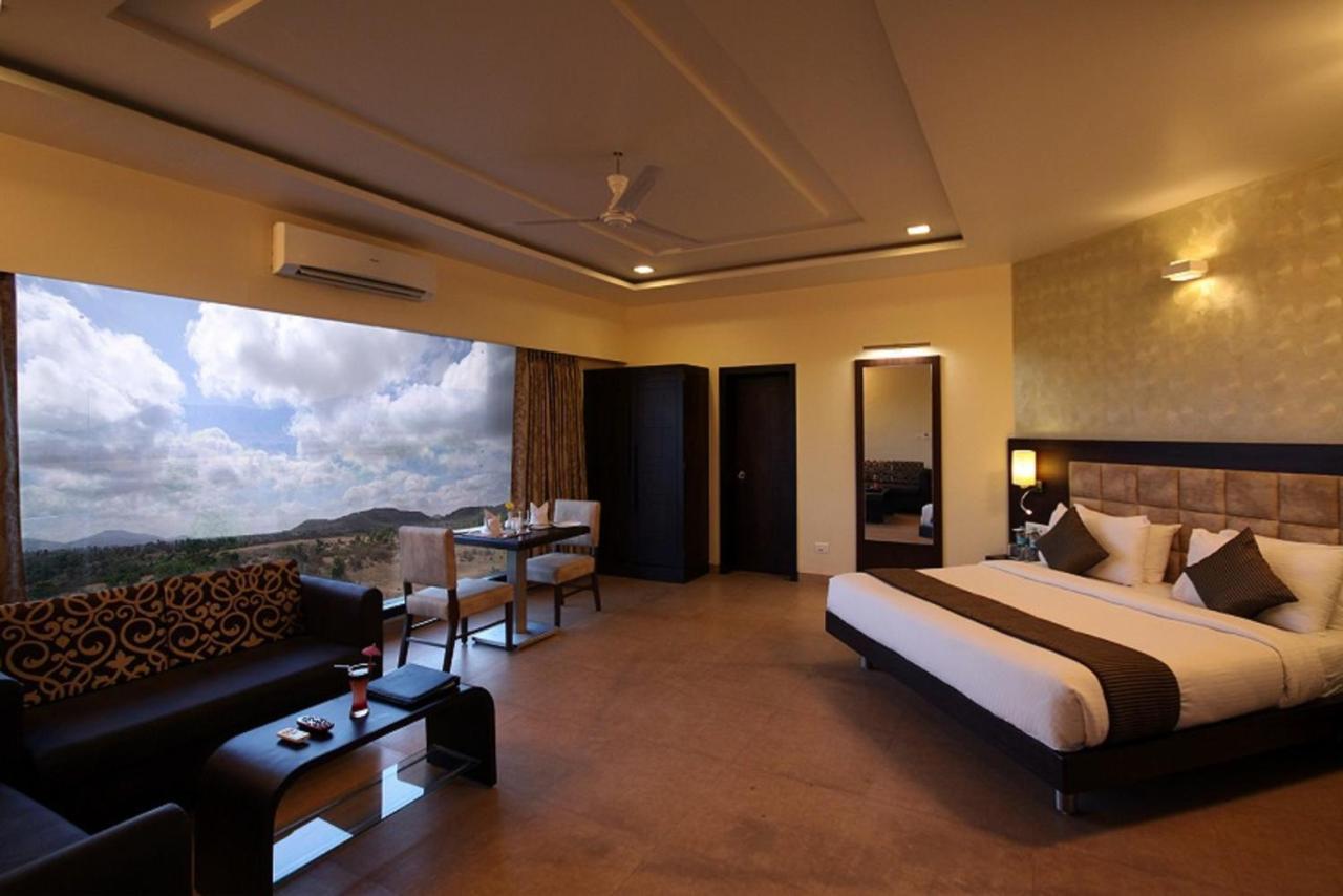 Aakar Lords Hotel 3*